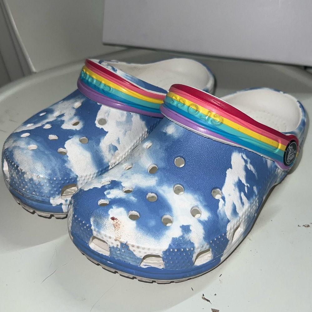 Cloud with rainbow strap c10 crocs.